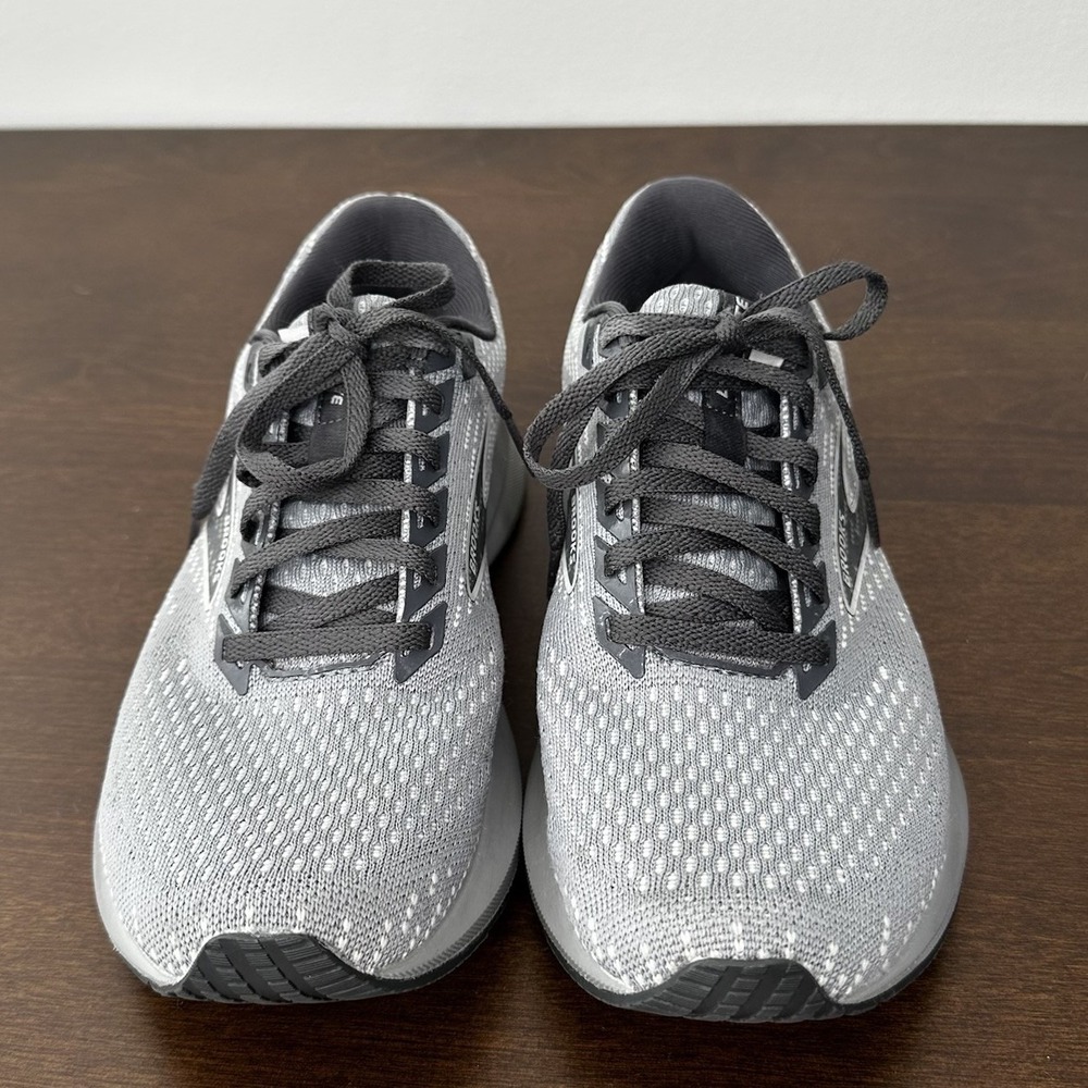 Brooks Levitate GTS 5 Women's Size 7 Medium (B) Running Shoes Gray Oyster Pearl